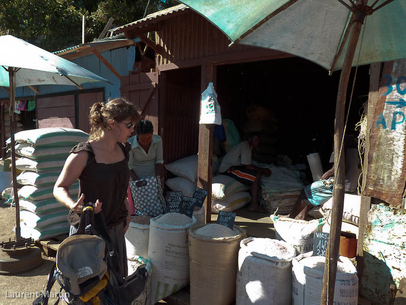 Séverine au Marché de Diégo Suarez